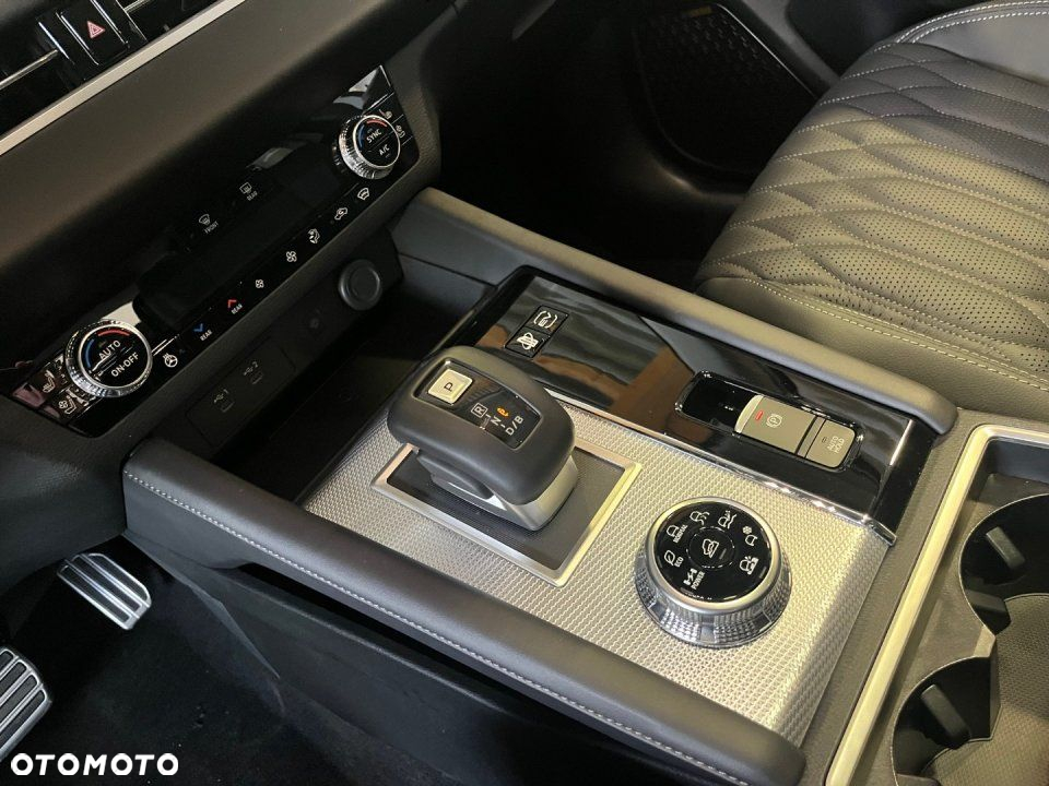 Mitsubishi Outlander - 11