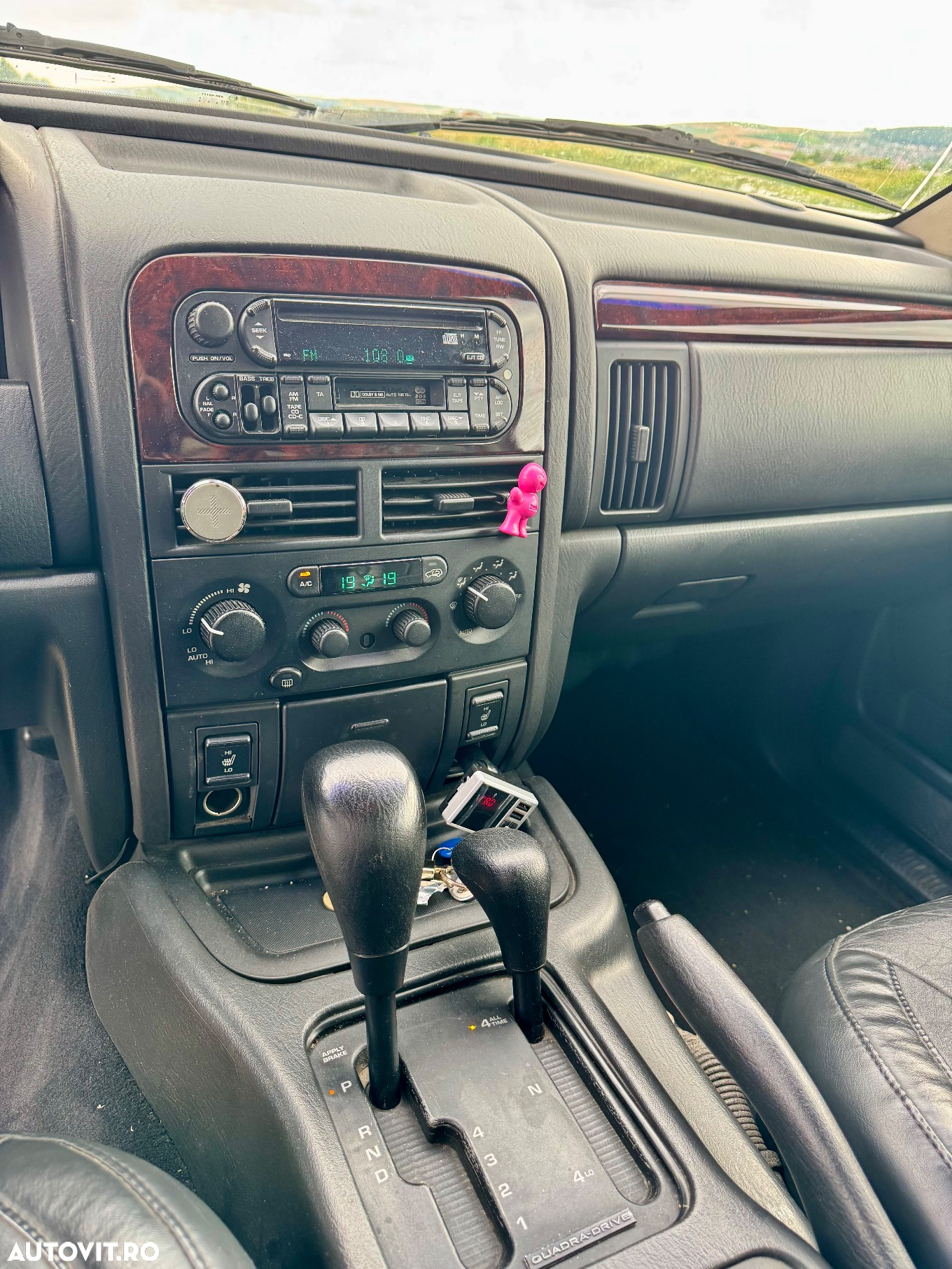 Jeep Grand Cherokee - 12