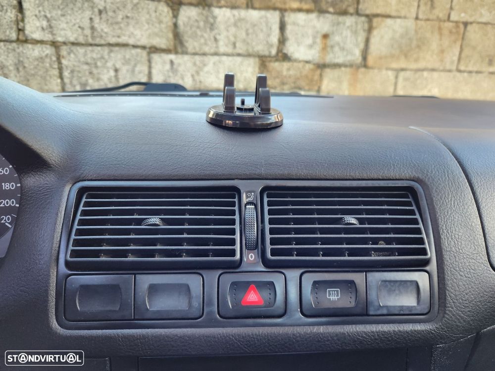 VW Golf 1.9 TDi 25 Anos - 14