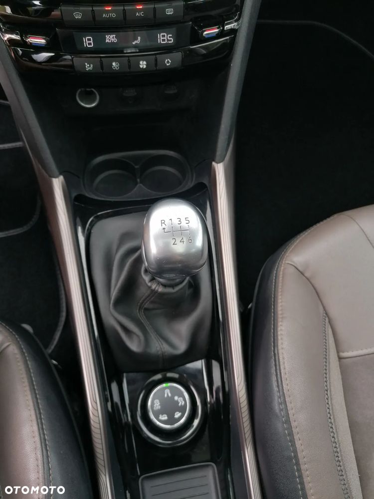 Peugeot 2008 1.6 e-HDi Allure S&S - 18