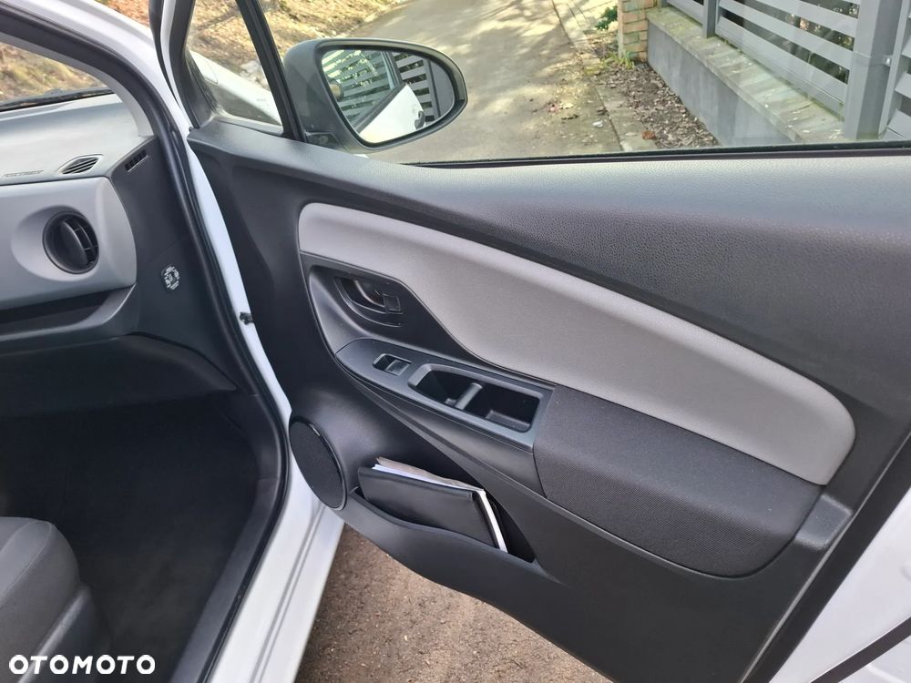 Toyota Yaris - 17