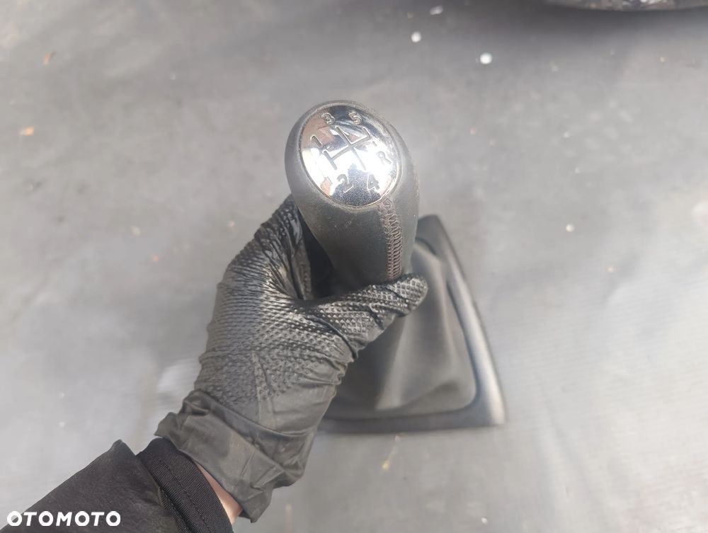 GAŁKA MIESZEK ZMIANY 5 BIEGÓW RENAULT CLIO IV 969358257R - 1