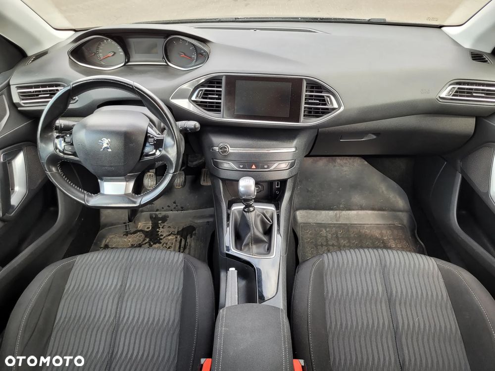 Peugeot 308 1.2 PureTech Allure S&S - 16