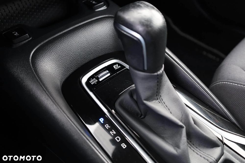 Toyota Corolla 1.8 Hybrid GPF Comfort - 24