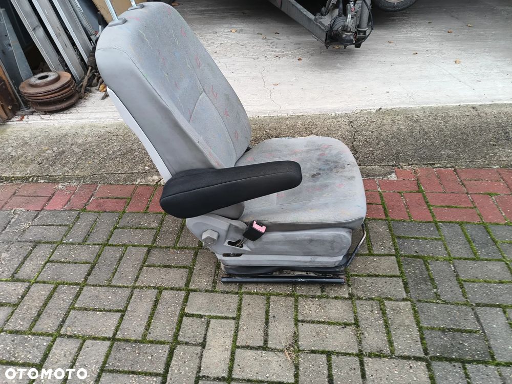 Fotel kierowcy pompowany zwykły podwójny sprinter 906 crafter Mercedes - 9