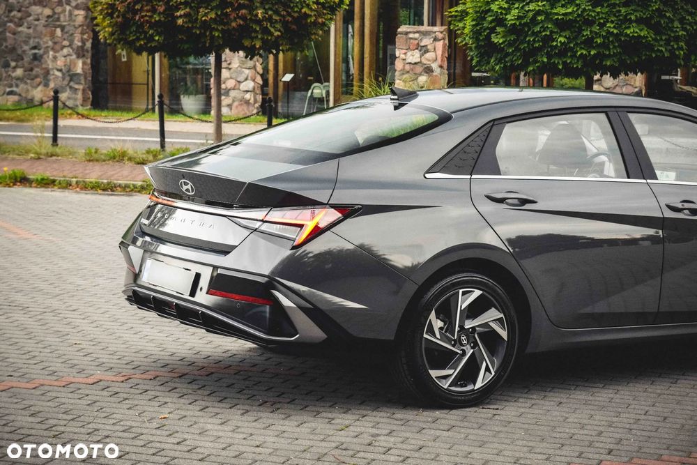 Hyundai Elantra 1.6 Executive - 14