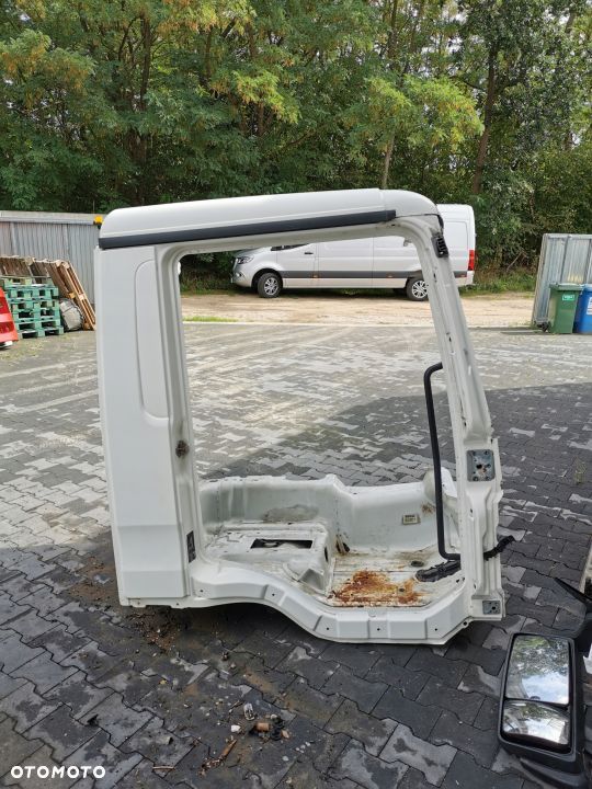 CWIARA BOK KABINY MAN TGM TGL - 1