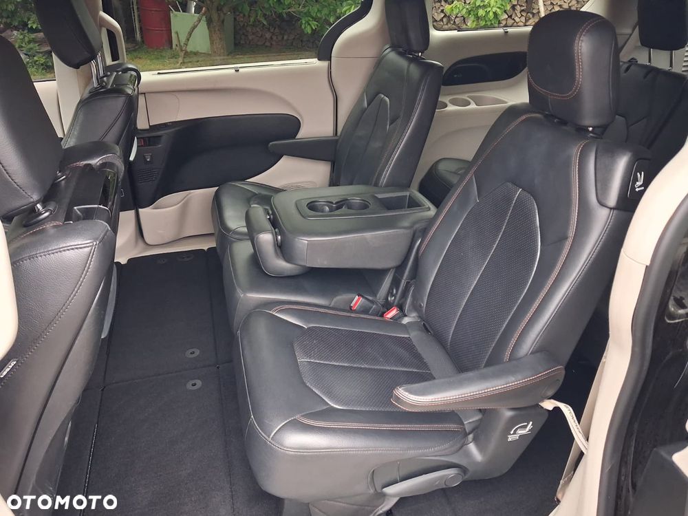 Chrysler Pacifica - 18
