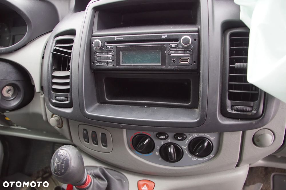 Auto na części - Opel Vivaro A Lift 2.0 CDTI 114 KM M9R630 PF6024 10U 2014R Silnik Skrzynia Drzwi Maska Zderzak Błotnik Lusterko Lampa Klamka Szyba Deska Kokpit Sterownik Moduł Czujnik Licznik Panel Kierownica - 12