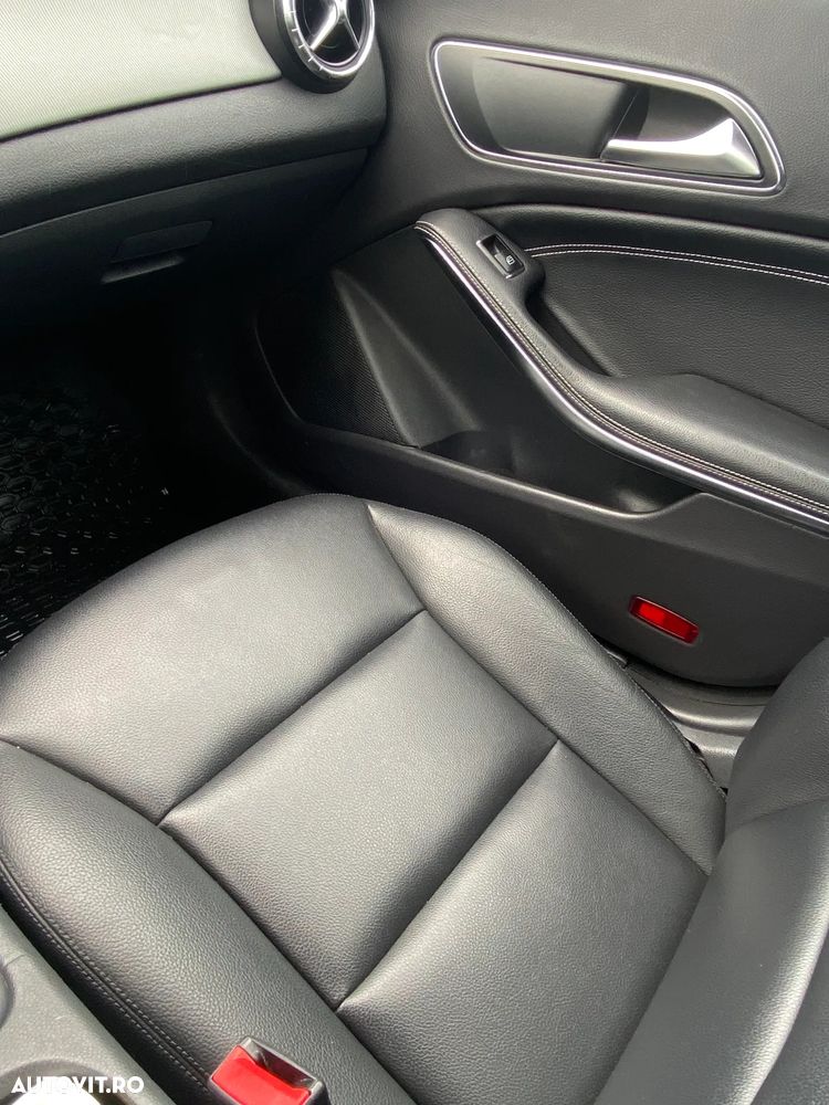 Mercedes-Benz CLA 180 Urban - 11