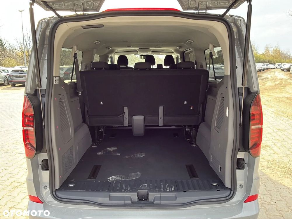 Volkswagen Caravelle - 11