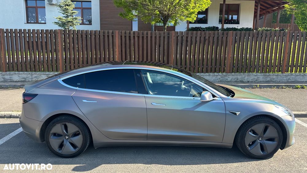 Tesla Model 3 - 4