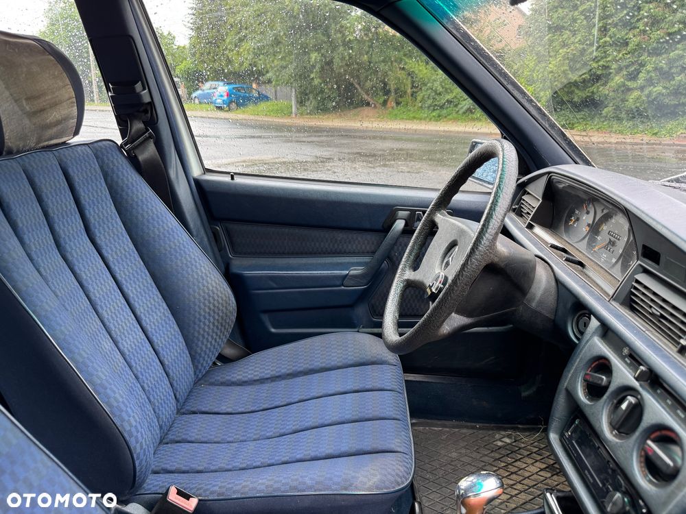 Mercedes-Benz W201 (190) - 8
