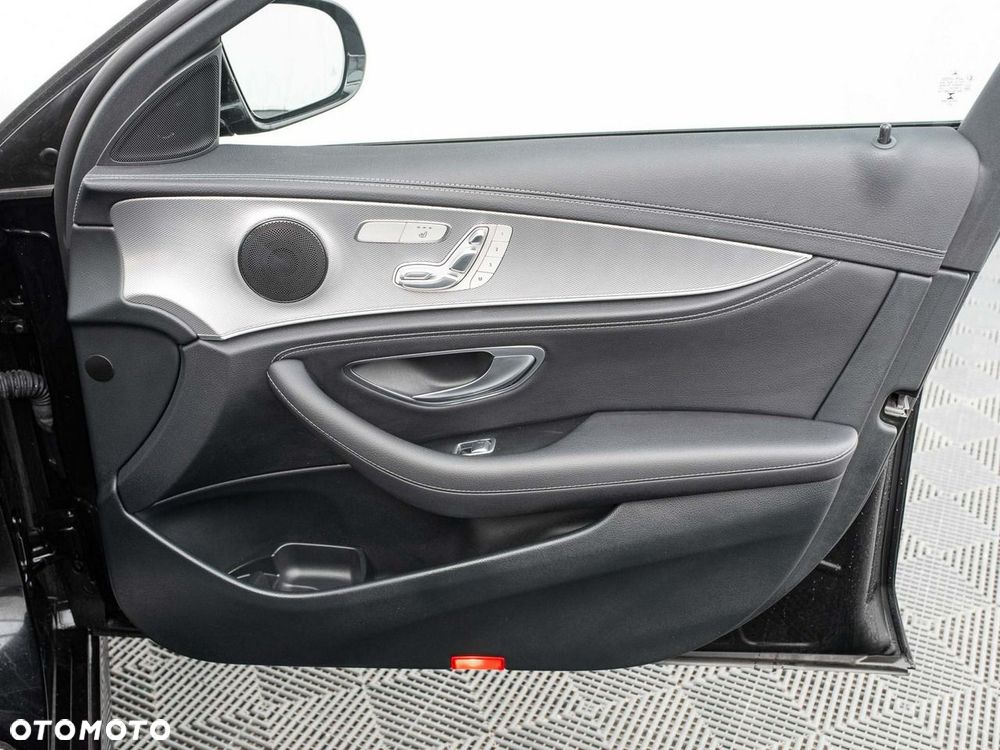 Mercedes-Benz Klasa E 220 d 4-Matic - 30