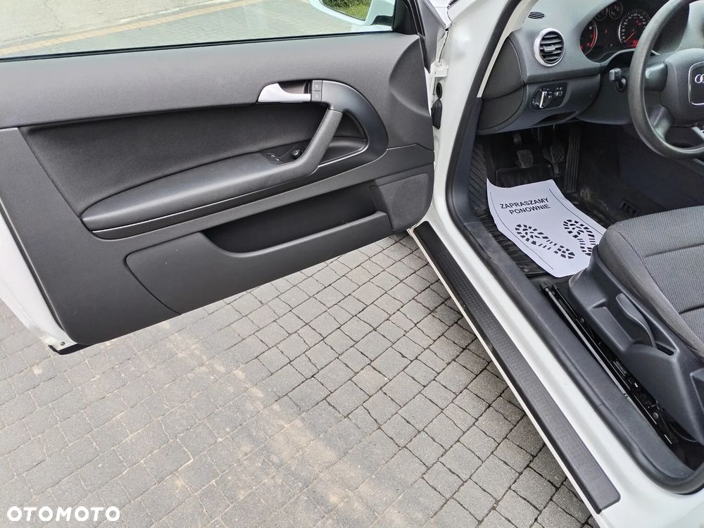 Audi A3 3-drzwiowe 1.6 Ambiente - 25