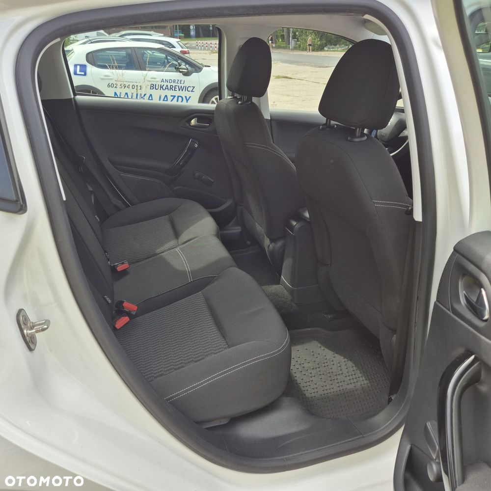 Peugeot 208 1.2 PureTech Active - 5