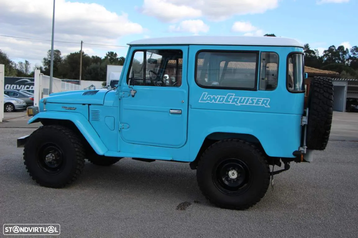 Toyota Land Cruiser - 2