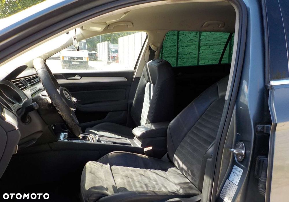 Volkswagen Passat Variant 1.6 TDI SCR DSG - 25