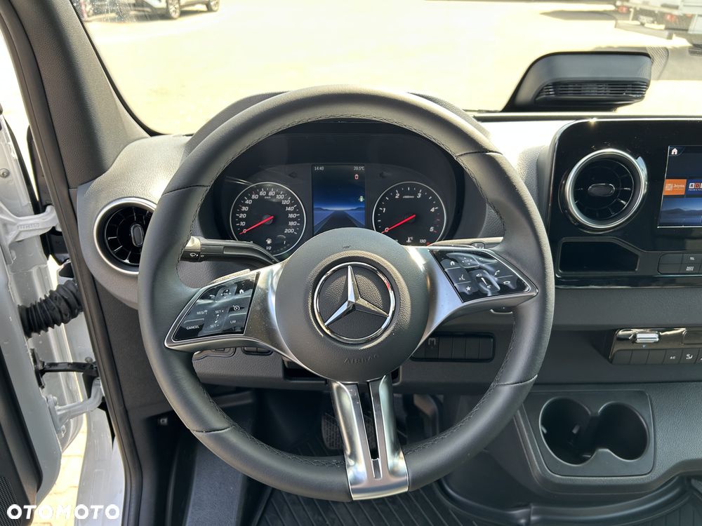Mercedes-Benz Sprinter - 13