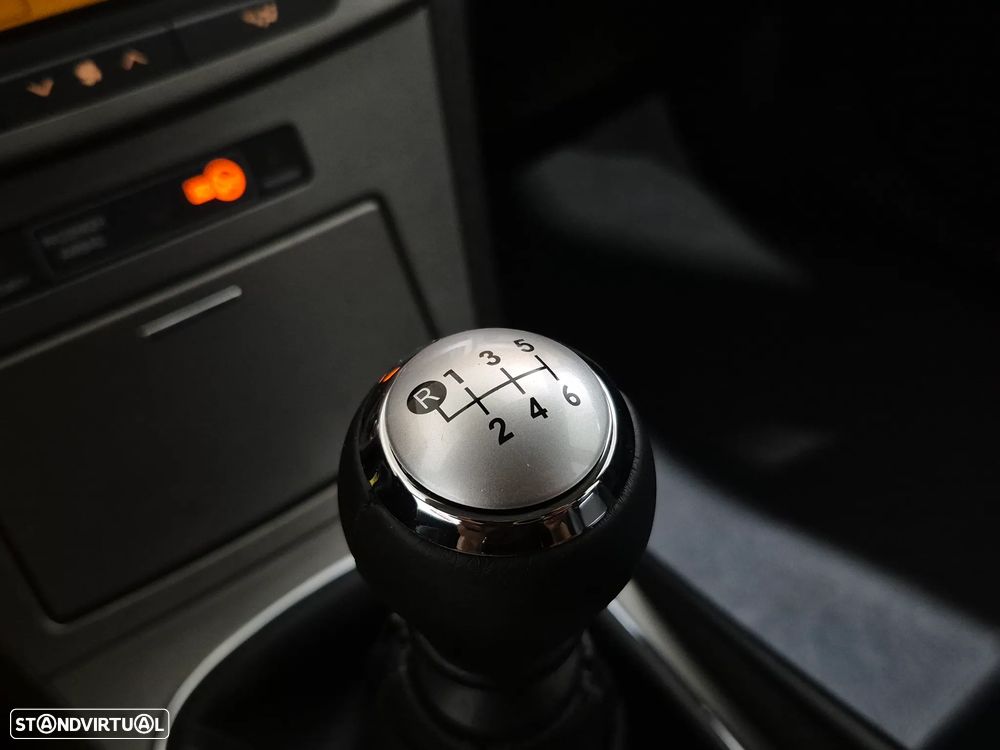 Toyota Avensis 2.0 D-4D Exclusive +Pele+GPS — fotografia 9
