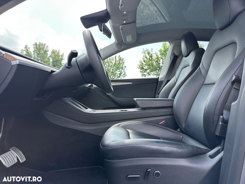 Tesla Model Y - 24