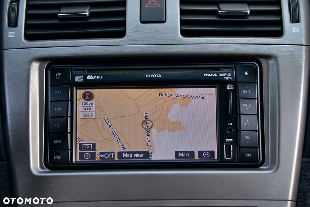 Toyota Avensis 1.6 Premium - 38