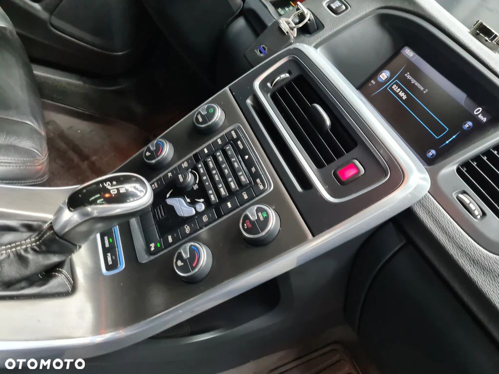 Volvo V60 D6 AWD Plug-in Hybrid Summum - 11