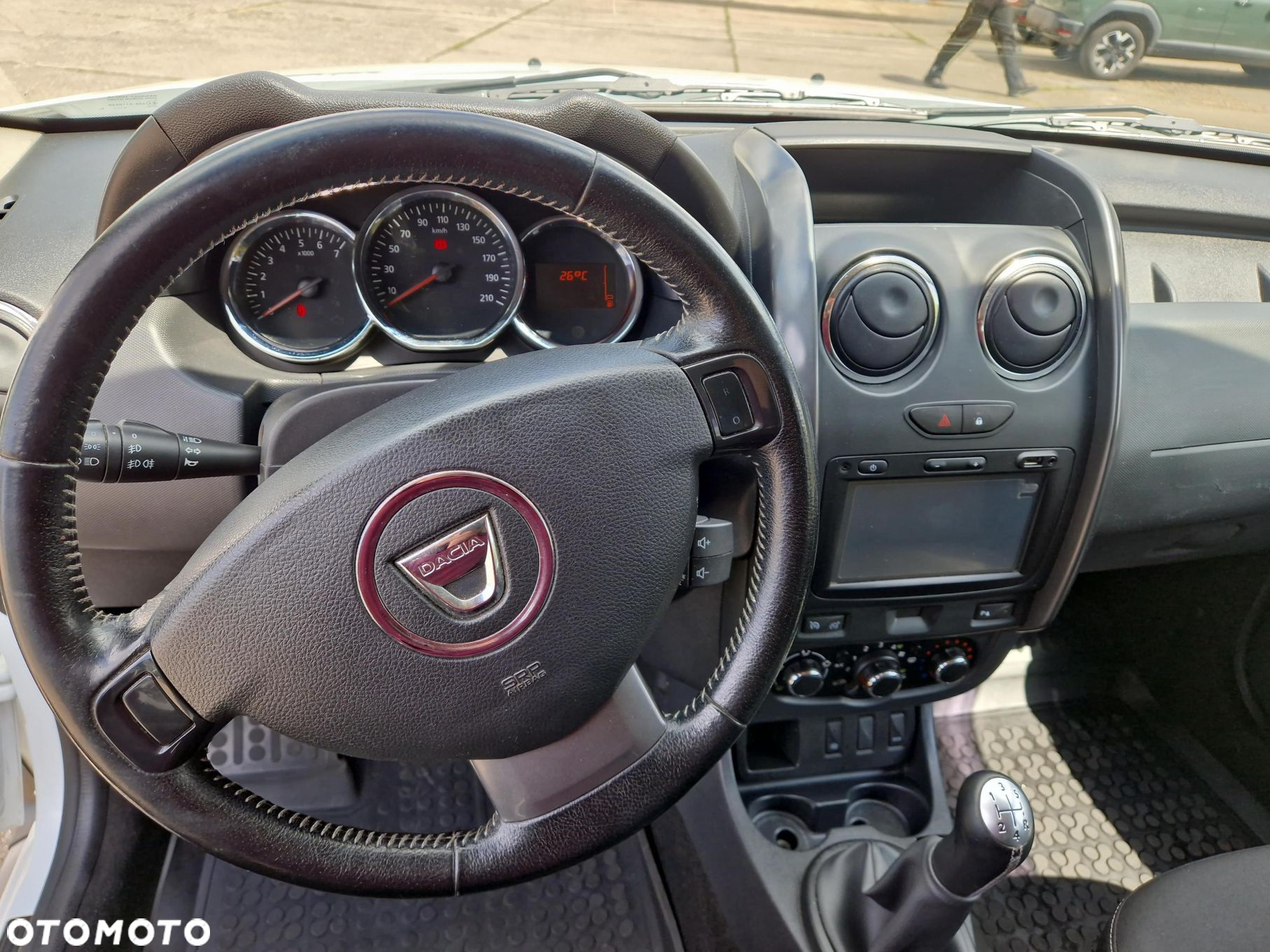Dacia Duster 1.6 SCe Laureate S&S - 13