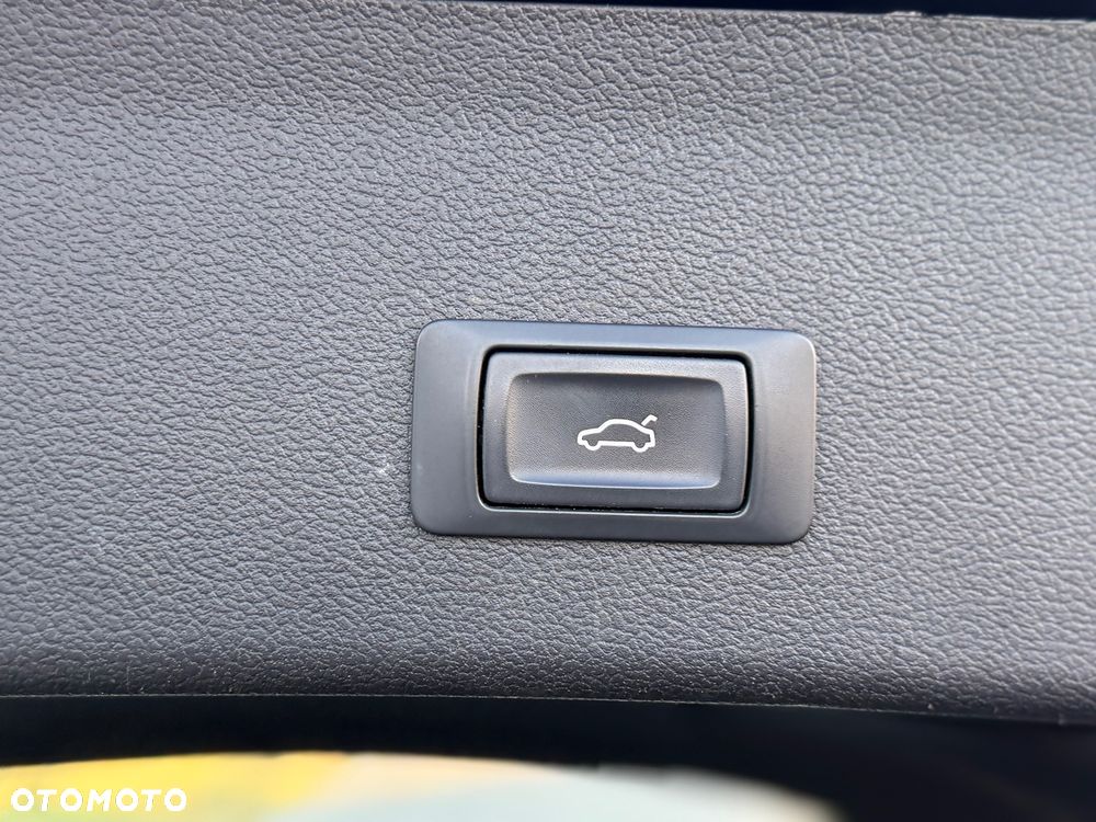Audi A4 Avant 2.0 TDI DPF clean diesel multitronic S line Sportpaket - 9