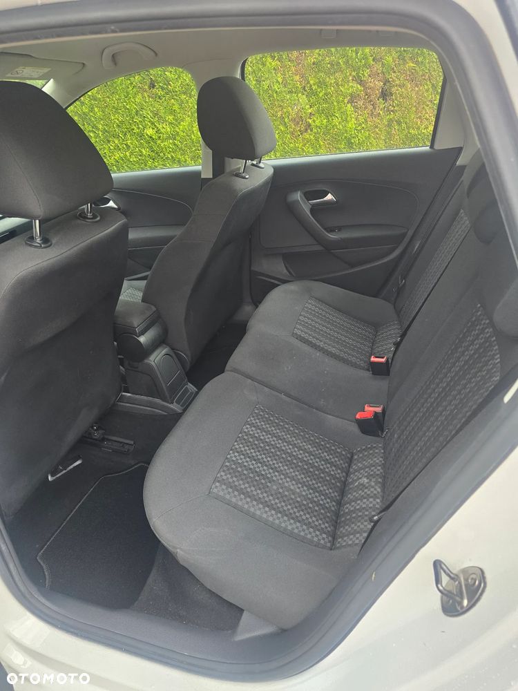 Volkswagen Polo 1.4 TDI (Blue Motion Technology) Comfortline - 19
