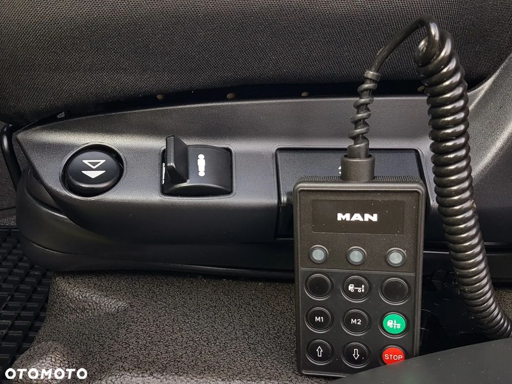 MAN TGL 12.220 HAKOWIEC 4x2 KLIMA - 29