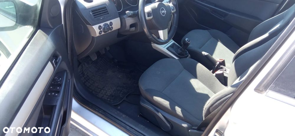 Opel Astra 1.9 CDTI DPF Innovation - 9