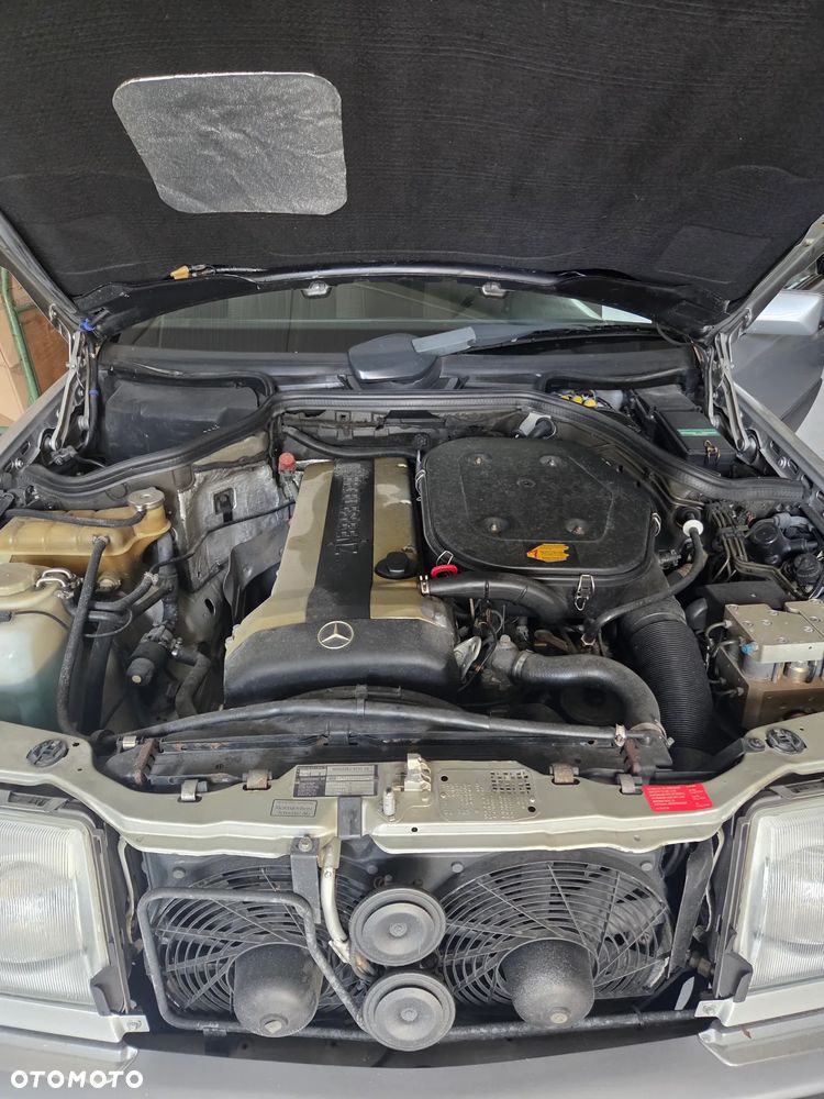 Mercedes-Benz W124 1990 photo 5