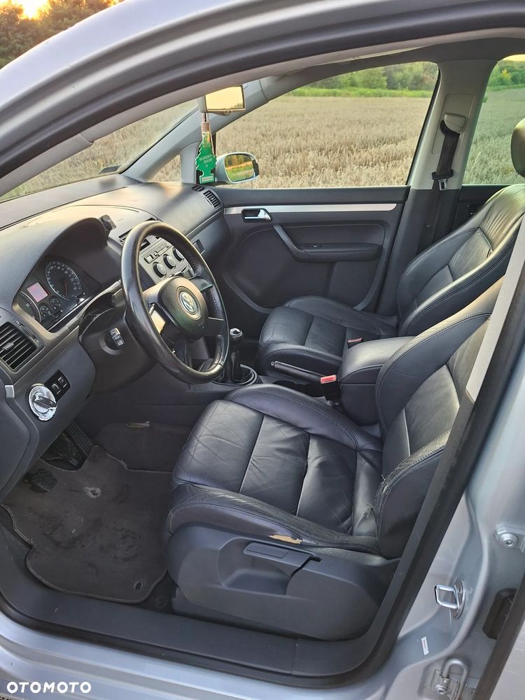 Volkswagen Touran 2.0 TDI Highline - 15