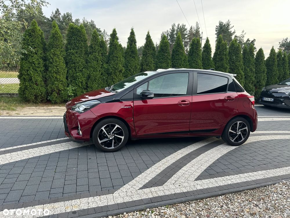 Toyota Yaris Hybrid 100 Selection Platinum - 16