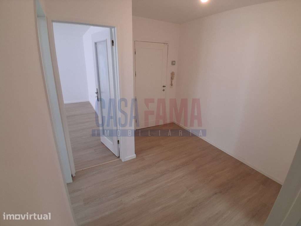 T3 Totalmente Remodelado em Baguim do Monte - Grande imagem: 4/25