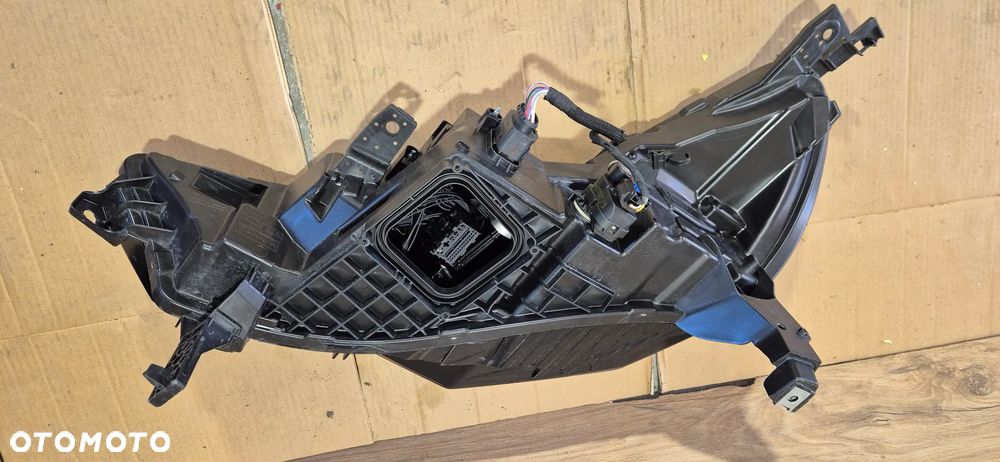 CAPTUR II LIFT SYMBIOZ LAMPA PRZÓD LEWA LUB PRWA LED 24- - 10