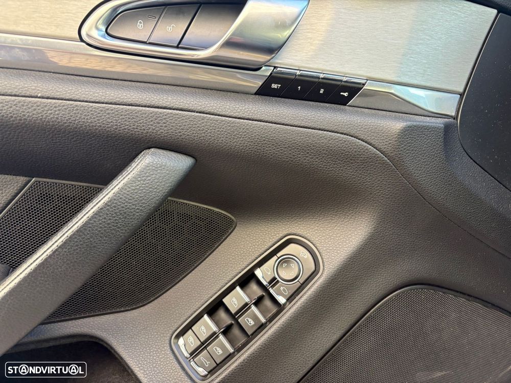 Porsche Panamera - 24