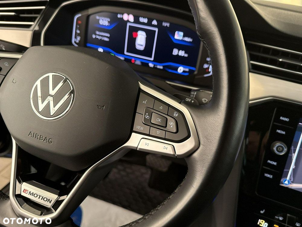 Volkswagen Passat - 25