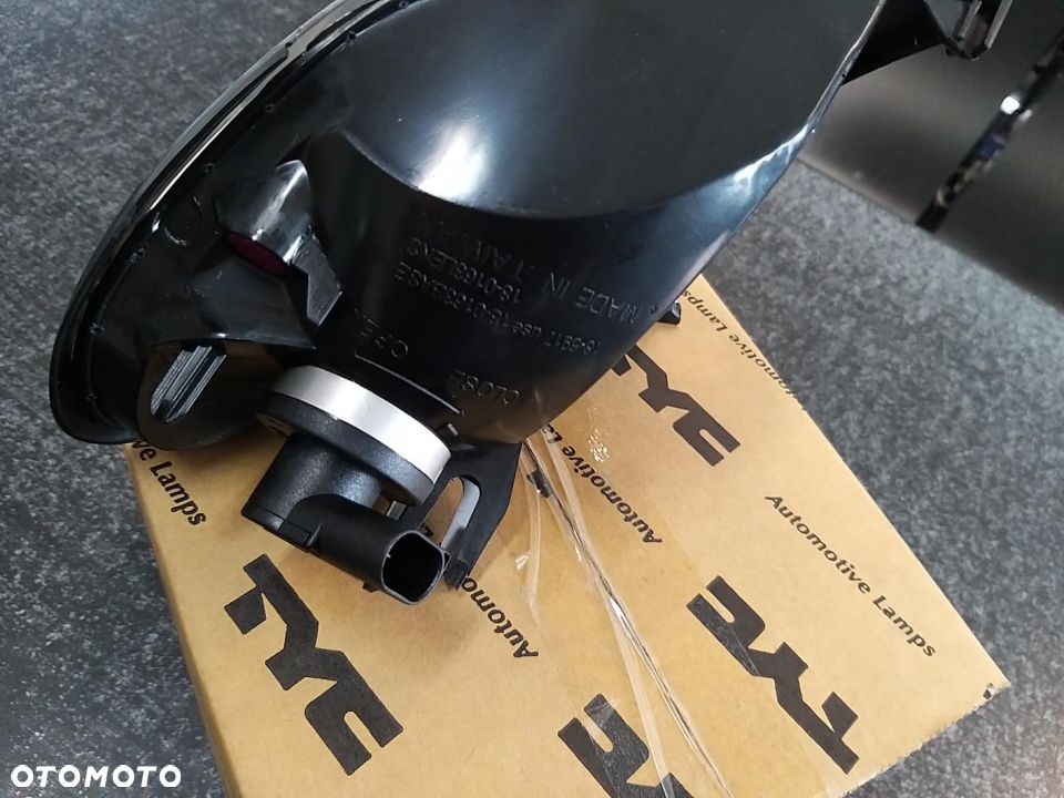 Lampa kierunkowskazu migacz  przód Prawy  przezroczysty, PY21W BMW 3 E46 06.01-09.06 - 2