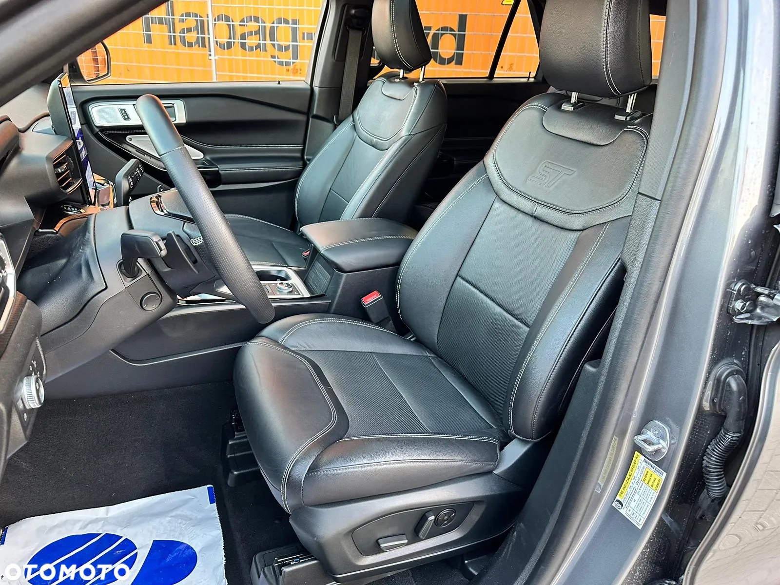Ford Explorer - 25