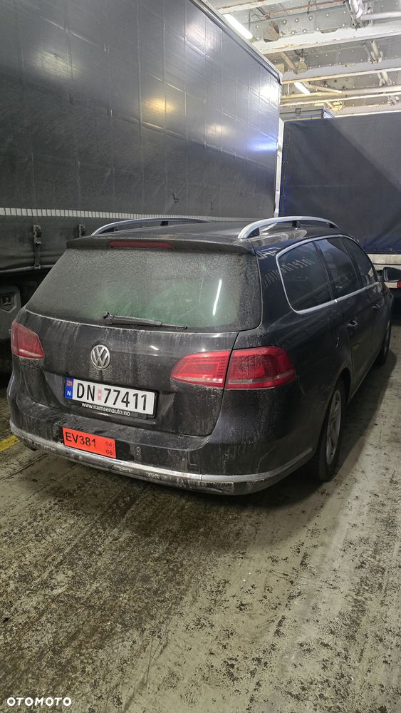 Volkswagen Passat 1.6 TDI DPF BlueMot Comfortline - 13
