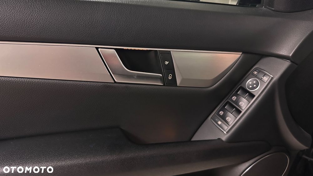 Mercedes-Benz Klasa C 180 BlueEFFICIENCY Avantgarde - 20