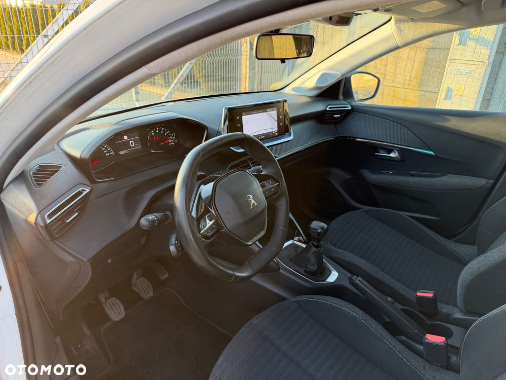 Peugeot 208 - 13