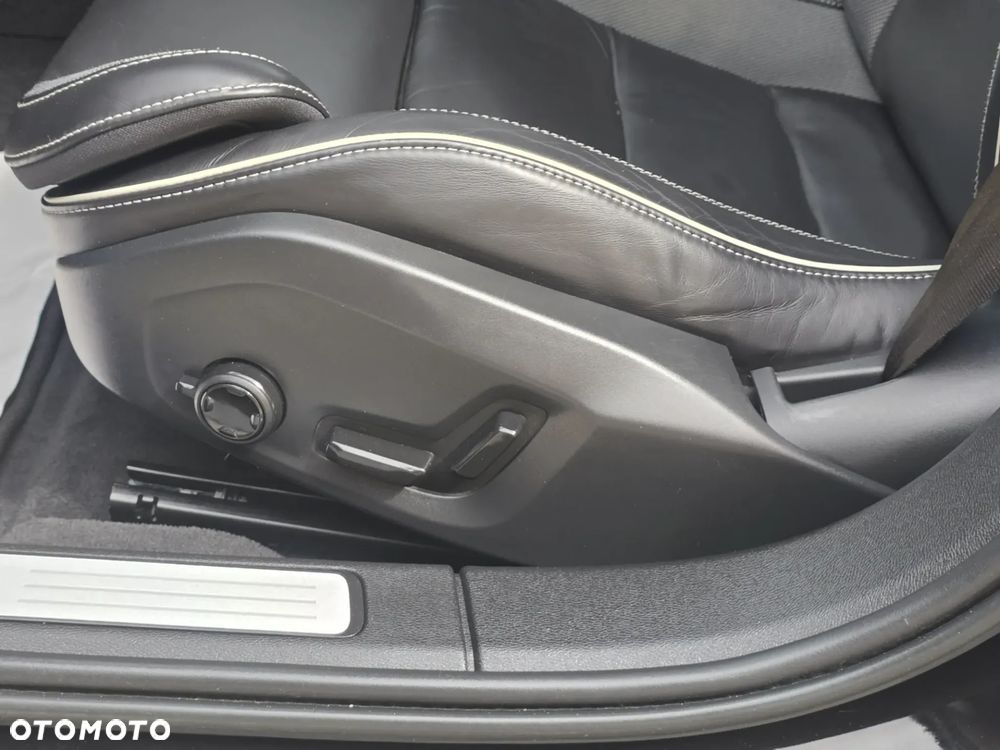 Volvo V60 Cross Country B4 D AWD Ultimate - 13