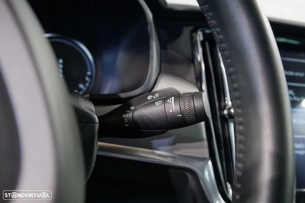 Volvo S90 2.0 T8 Momentum Plus AWD Geartronic - 33