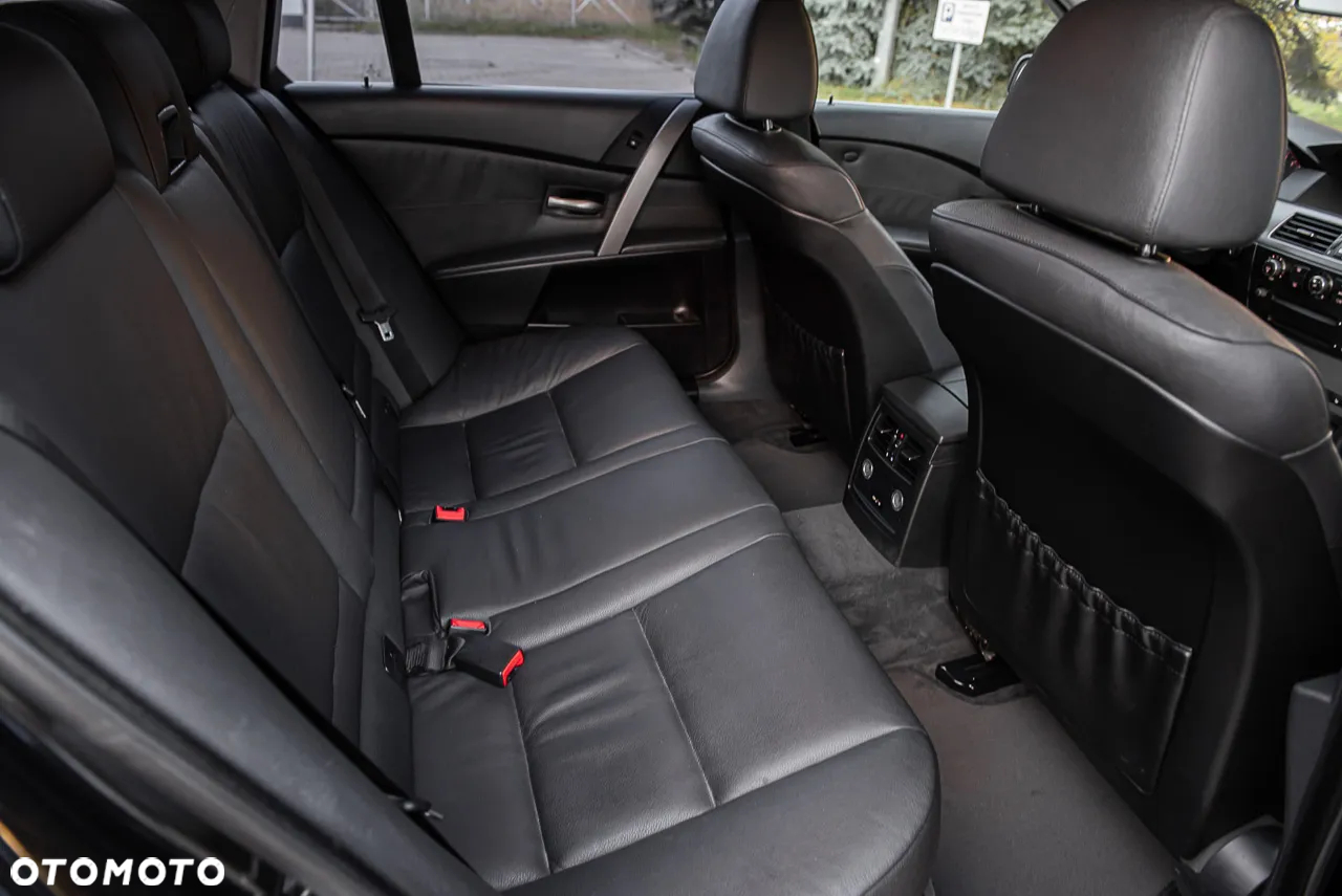 BMW Seria 5 525xi Touring - 29