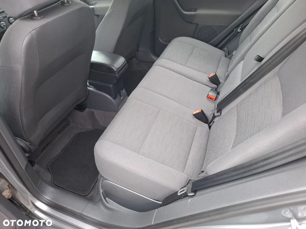 Volkswagen Golf Plus - 32