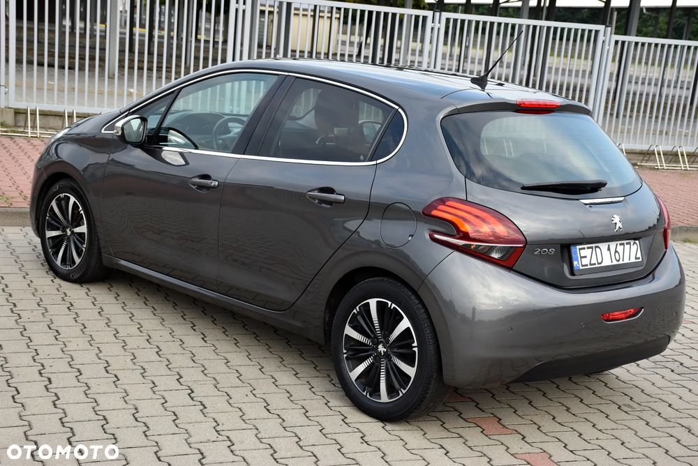 Peugeot 208 - 15