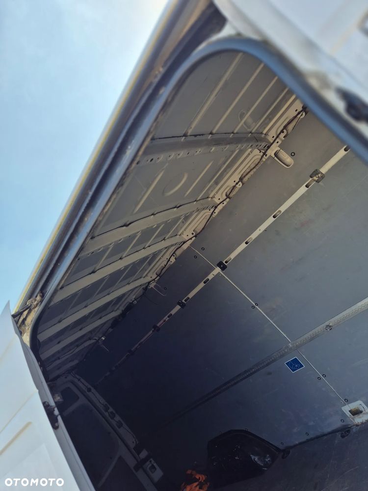 Mercedes-Benz Sprinter - 23